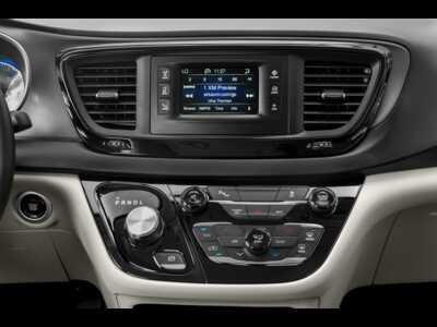 2020 Chrysler Pacifica, $49995.0. Photo 7