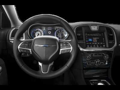 2015 Chrysler 300, $12995.0. Photo 4