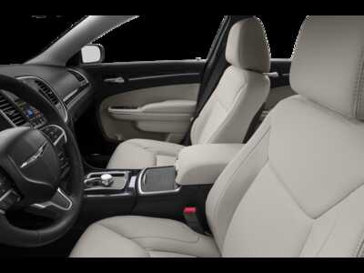 2015 Chrysler 300, $12995.0. Photo 6