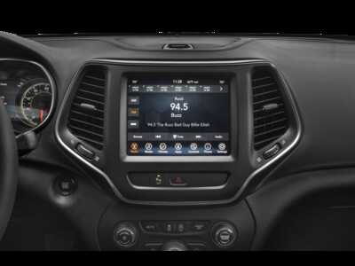 2019 Jeep Cherokee, $9995.0. Photo 7