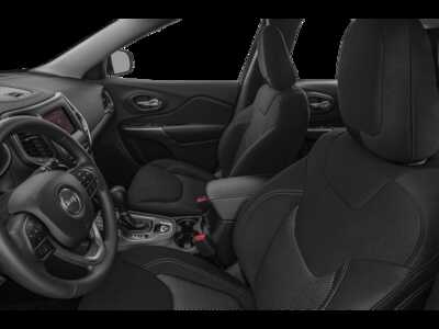 2020 Jeep Cherokee, $17995.0. Photo 6