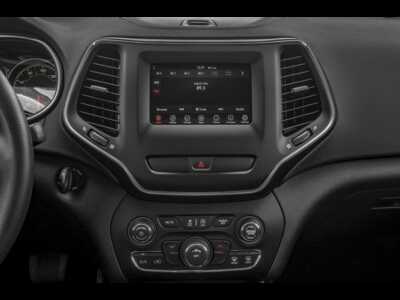 2020 Jeep Cherokee, $17995.0. Photo 7