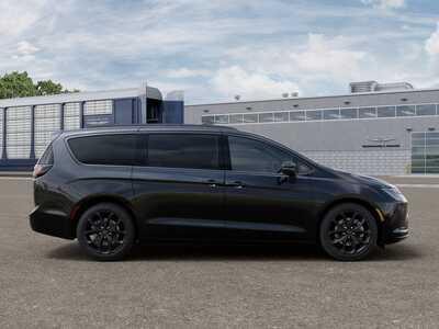 2027 Chrysler Pacifica, $55339.0. Photo 12