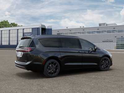2027 Chrysler Pacifica, $55339.0. Photo 2