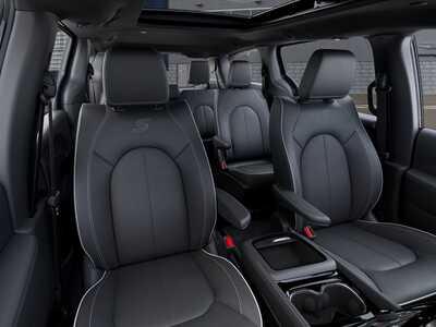 2027 Chrysler Pacifica, $55339.0. Photo 9