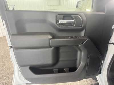 2025 Chevrolet 1500 Crew Cab, $45614.0. Photo 8