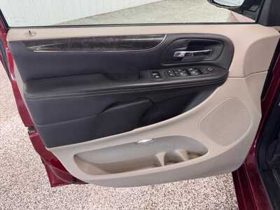 2011 Chrysler Town & Country, $4159.0. Photo 8