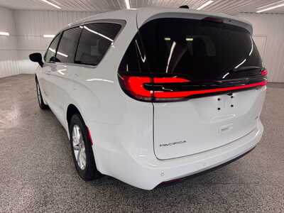 2027 Chrysler Pacifica, $48274.0. Photo 3