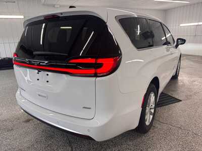 2027 Chrysler Pacifica, $48274.0. Photo 4