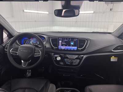2027 Chrysler Pacifica, $48274.0. Photo 7
