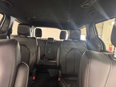 2027 Chrysler Pacifica, $48274.0. Photo 9