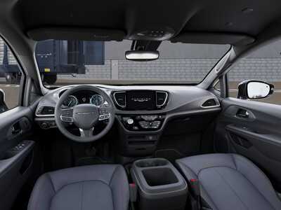 2027 Chrysler Pacifica, $47699.0. Photo 8