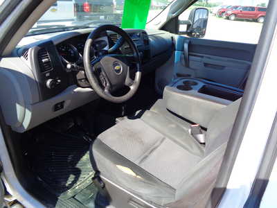 2013 Chevrolet 3500 Ext Cab, $19500. Photo 7