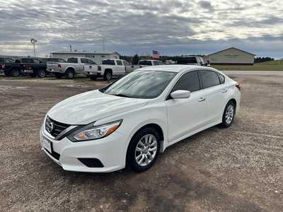 2016 Nissan Altima, $12950. Photo 3