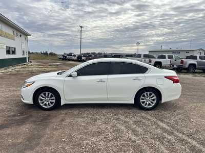 2016 Nissan Altima, $12950. Photo 4