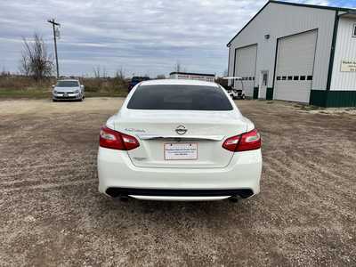2016 Nissan Altima, $12950. Photo 6