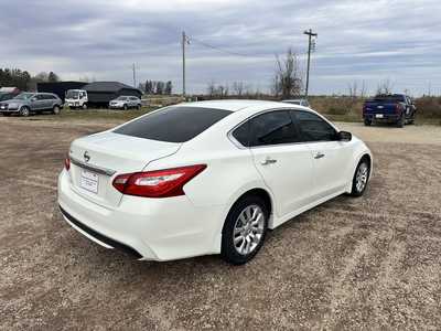 2016 Nissan Altima, $12950. Photo 7