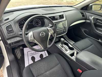 2016 Nissan Altima, $12950. Photo 8