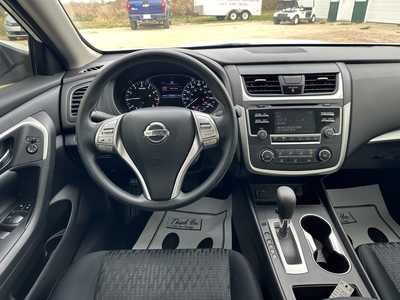 2016 Nissan Altima, $12950. Photo 9