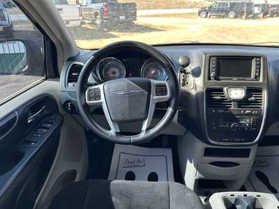 2014 Chrysler Town & Country, $5995. Photo 10