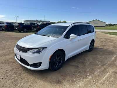 2018 Chrysler Pacifica, $14500. Photo 3