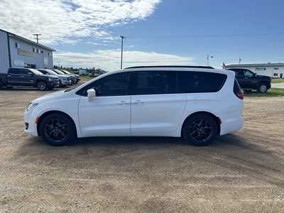 2018 Chrysler Pacifica, $14500. Photo 4