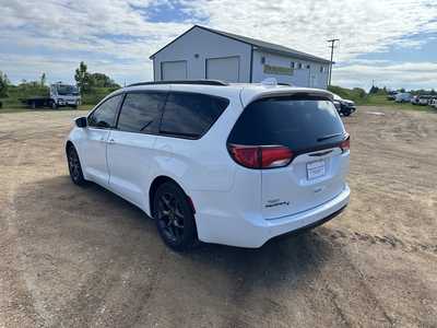 2018 Chrysler Pacifica, $14500. Photo 5