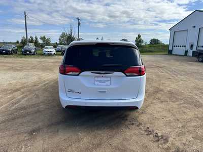 2018 Chrysler Pacifica, $14500. Photo 6