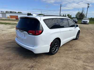 2018 Chrysler Pacifica, $14500. Photo 7