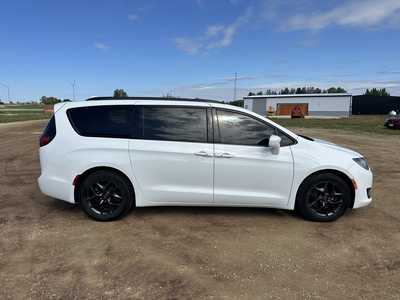 2018 Chrysler Pacifica, $14500. Photo 8