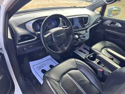 2018 Chrysler Pacifica, $14500. Photo 9