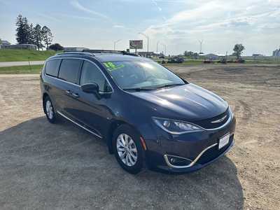 2018 Chrysler Pacifica, $18500. Photo 1