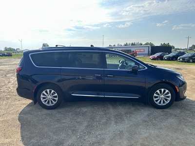 2018 Chrysler Pacifica, $18500. Photo 8