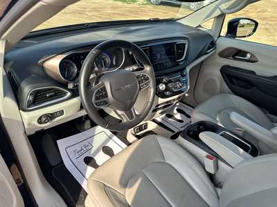 2018 Chrysler Pacifica, $18500. Photo 9