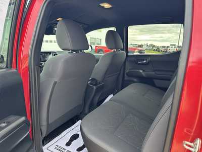 2018 Toyota Tacoma, $31500. Photo 11