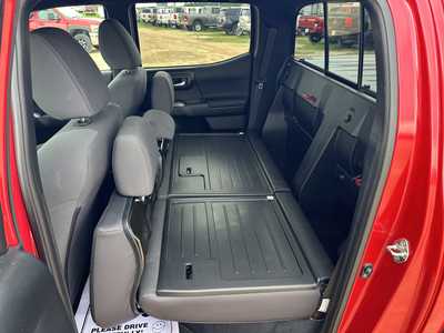 2018 Toyota Tacoma, $31500. Photo 12
