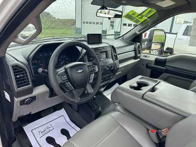 2017 Ford F350 Reg Cab, $. Photo 9