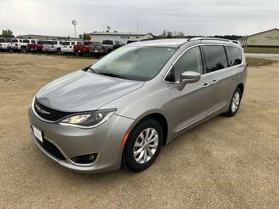 2018 Chrysler Pacifica, $16595. Photo 3
