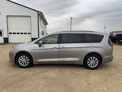 2018 Chrysler Pacifica, $16595. Photo 4