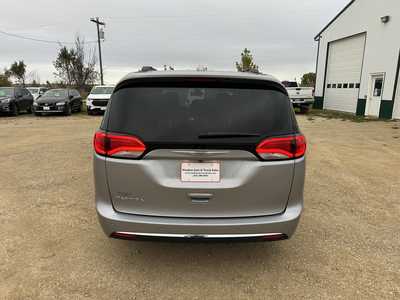 2018 Chrysler Pacifica, $16595. Photo 6