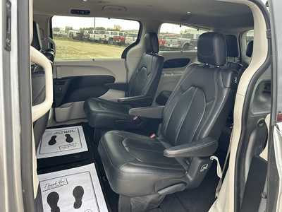 2018 Chrysler Pacifica, $16595. Photo 12