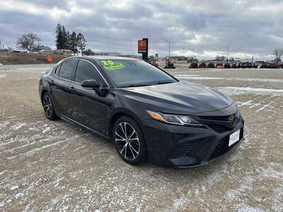2020 Toyota Camry, $21950. Photo 1