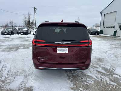 2021 Chrysler Pacifica, $18995. Photo 6