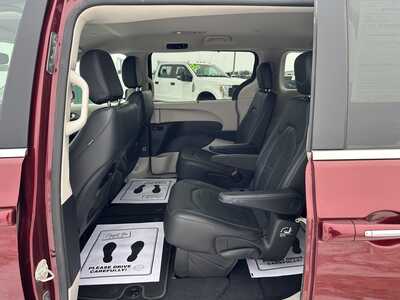 2021 Chrysler Pacifica, $18995. Photo 11