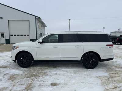 2023 Lincoln Navigator L, $49750. Photo 4