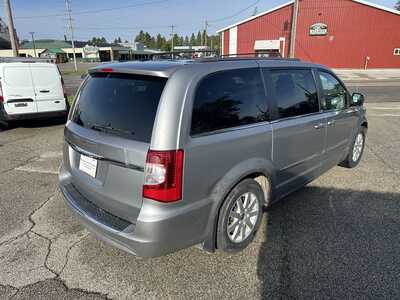 2013 Chrysler Town & Country, $3250. Photo 7