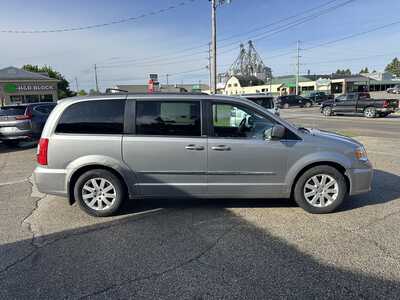 2013 Chrysler Town & Country, $3250. Photo 8