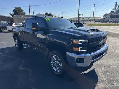 2018 Chevrolet 2500 Crew Cab, $27500. Photo 1