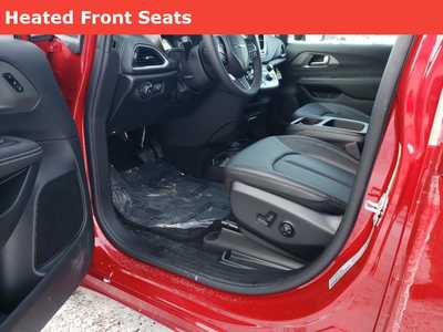 2025 Chrysler Pacifica, $44602. Photo 7