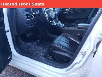 2015 Chrysler 200, $11450. Photo 6